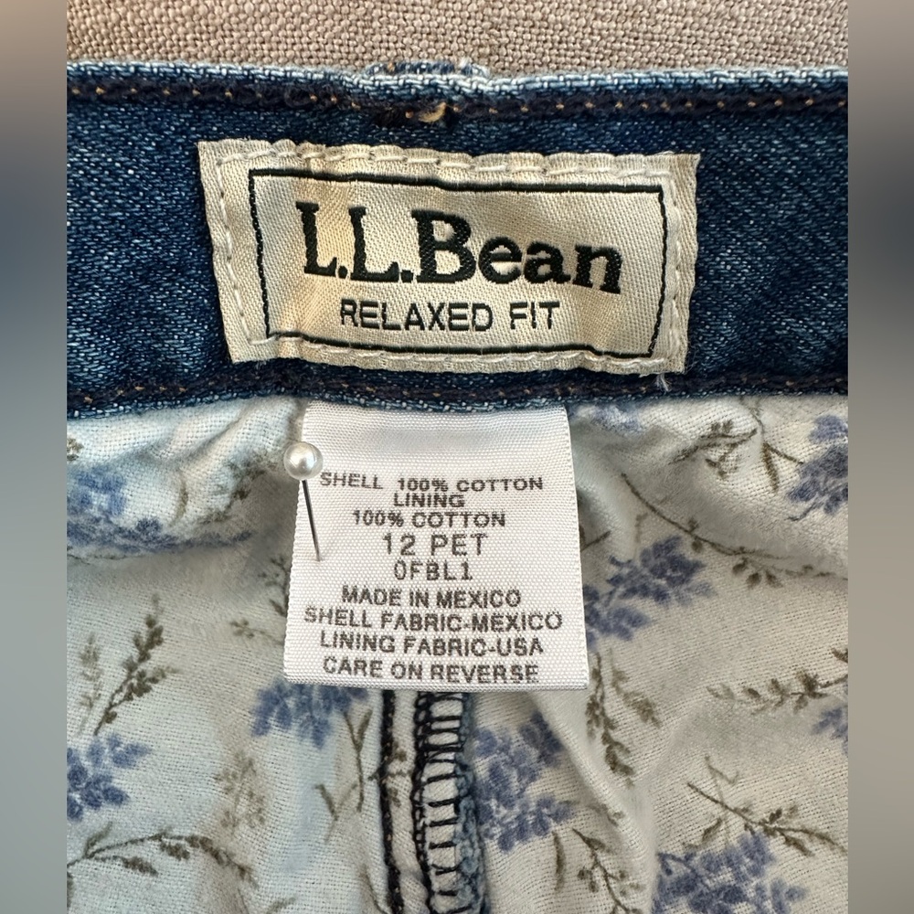Flannel Lined L. L. Bean Women's relaxed fit jeans, size 12 petite - Picture 3 of 11